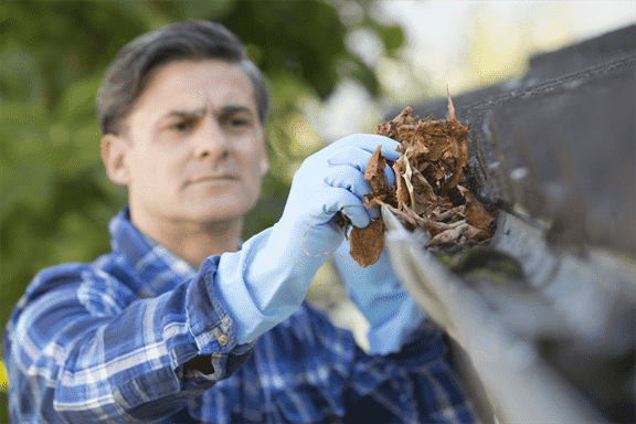 the best way to clean eavestroughs